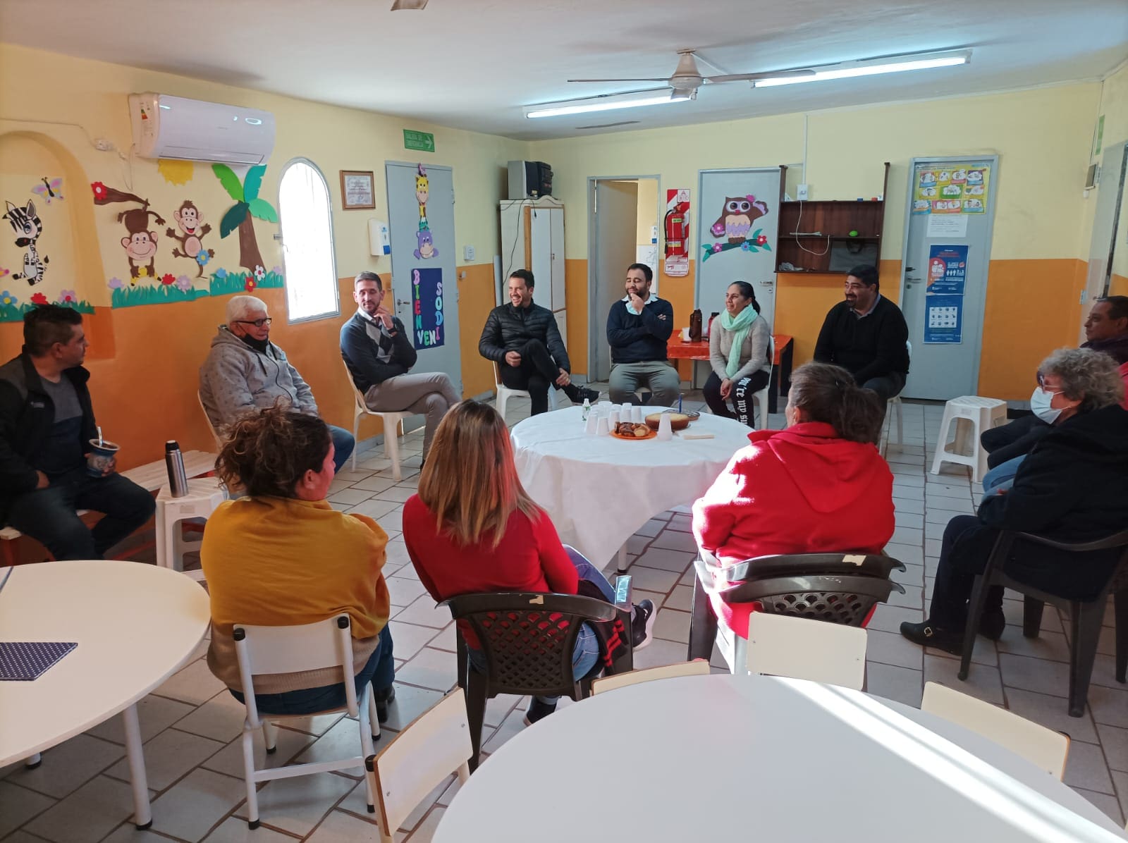 Funcionarios y el intendente se reunieron con vecinos de barrio Liniers
